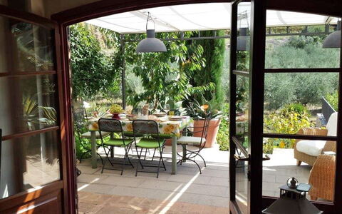 Villa Nova: Ejendom, Værelse, Hus, Veranda, Bygning, Indretning, Hjem, Dør, Ejendom, Gårdhave