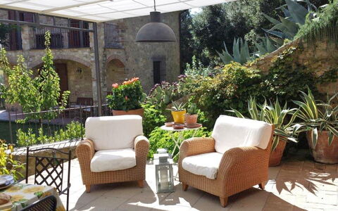 Villa Nova: Ejendom, Gårdhave, Møbel, Wicker, Værelse, Bygning, Backyard, Hjem, Indretning, Ejendom