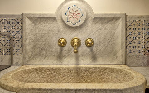 Villa Nova: Indretning, Rektangel, Font, Vand, Symmetry, Springvand, Metal, Water Feature, Gulvbelægning