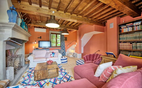 Villa Nova: Ejendom, Billedramme, Bygning, Træ, Stue, Vindue, Ejendom, Lampe, Fritid, Bjælke