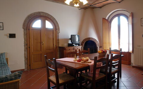 La Valle: Værelse, Bygning, Ejendom, Møbel, Indretning, Loft, Arkitektur, Spisestue, Bord, Arch