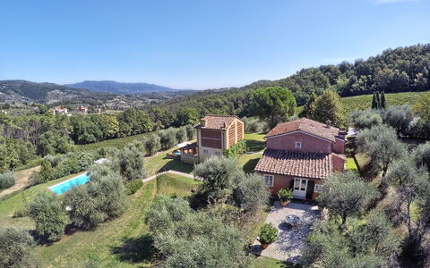 Le Pergole: Bjerglandsby, Ejendom, Naturlige Landskab, Landsby, Himmel, Hill Station, Hus, Landdistrikt, Ejendom, Træ