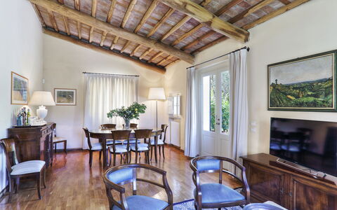 Le Pergole: Værelse, Ejendom, Bygning, Møbel, Ejendom, Hus, Indretning, Loft, Bord, Estate