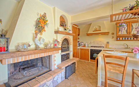 Casa Maria Luisa: Ejendom, Værelse, Bygning, Møbel, Ejendom, Indretning, Hus, Køkken, Etage, Bord