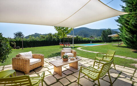 Le Vigne 6: Møbel, Ejendom, Plante, Bord, Himmel, Stol, Træ, Skygge, Udendørs Møbler, Indretning