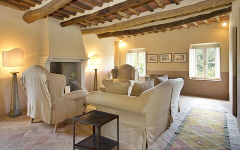 Angeloni: Ejendom, Stue, Værelse, Møbel, Bygning, Indretning, Loft, Ejendom, Hus, Bjælke