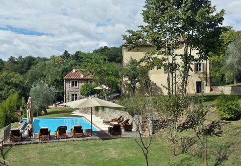 Angeloni: Ejendom, Hus, Estate, Hjem, Ejendom, Bygning, Boligområde, Mansion, Villa, Svømmepøl