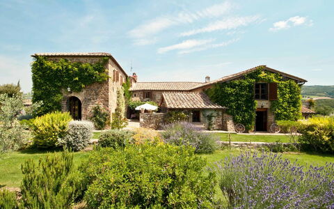 Villa Lorian: Ejendom, Have, Hus, Vegetationen, Estate, Bygning, Arkitektur, Botanik, Hjem, Græs