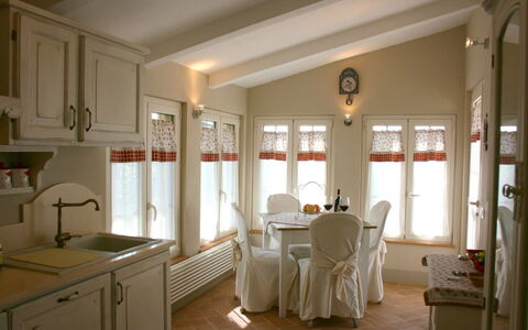 Casina Paradiso: Værelse, Ejendom, Møbel, Indretning, Bygning, Hus, Arkitektur, Loft, Køkken, Etage