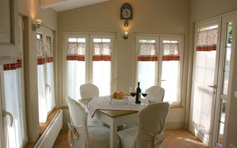 Casina Paradiso: Værelse, Ejendom, Spisestue, Indretning, Bygning, Hus, Møbel, Ejendom, Hjem, Vinduet Dækker