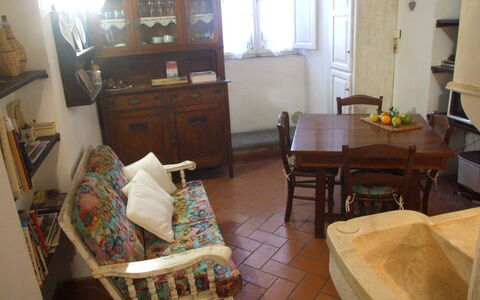 Appartamento Le Volte: Værelse, Ejendom, Møbel, Etage, Stue, Hus, Indretning, Bord, Bygning, Hårdttræ