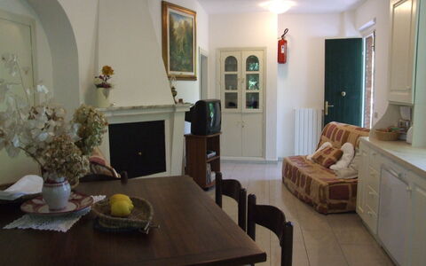 Villa La Quercia: Ejendom, Værelse, Møbel, Bygning, Indretning, Stue, Hus, Etage, Ejendom, Bord