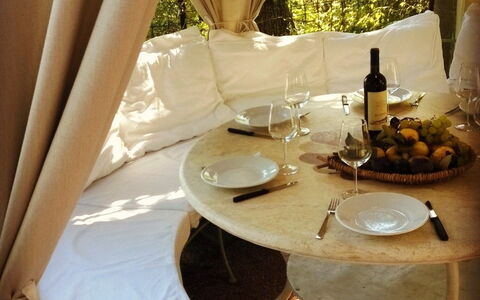 Villa La Quercia: Ejendom, Værelse, Indretning, Bord, Møbel, Hus, Restaurant, Spisestue, Morgenmad, Hjem