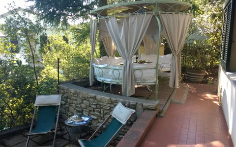 Villa La Quercia: Ejendom, Værelse, Ejendom, Bygning, Backyard, Udendørs Struktur, Fritid, Hus, Veranda