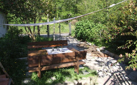 Villa Agrifogli: Naturreservat, Botanik, Træ, Bro, Landskab, Plante, Hus, Bord, Møbel