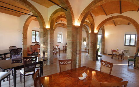 Tenuta Il Tresto: Bygning, Ejendom, Værelse, Indretning, Estate, Arkitektur, Loft, Arch, Møbel, Hus