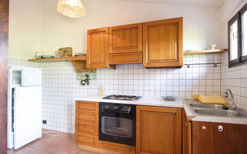 Tenuta Il Tresto: Cabinetry, Værelse, Countertop, Ejendom, Møbel, Køkken, Indretning, Bygning, Etage, Flise