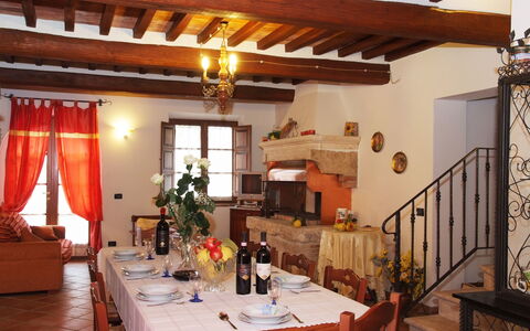 Casale Biancospino: Ejendom, Værelse, Bygning, Loft, Hus, Bjælke, Indretning, Møbel, Spisestue, Ejendom