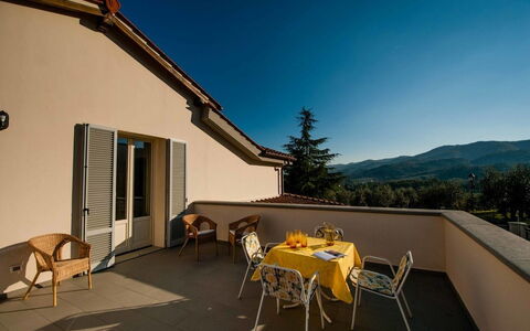 Villa Gaville: Ejendom, Hus, Værelse, Bygning, Ejendom, Hjem, Himmel, Arkitektur, Indretning, Møbel