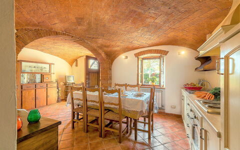 Villa La Fragola: Ejendom, Værelse, Bygning, Indretning, Loft, Møbel, Hus, Ejendom, Etage, Arkitektur