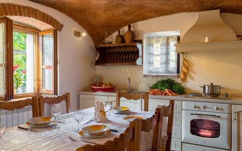 Villa La Fragola: Værelse, Ejendom, Countertop, Køkken, Møbel, Bygning, Hus, Indretning, Hjem, Cabinetry